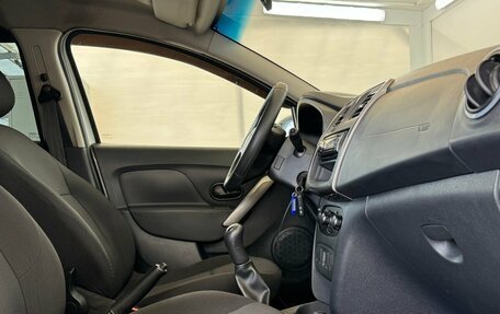 Renault Logan II, 2019 год, 640 000 рублей, 10 фотография