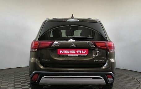 Mitsubishi Outlander III рестайлинг 3, 2019 год, 2 690 000 рублей, 5 фотография