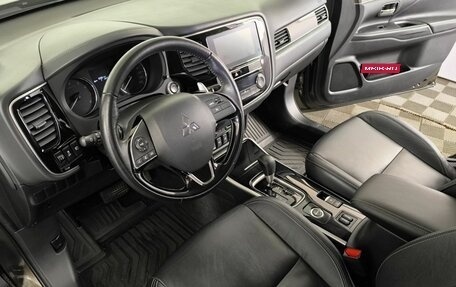 Mitsubishi Outlander III рестайлинг 3, 2019 год, 2 690 000 рублей, 8 фотография