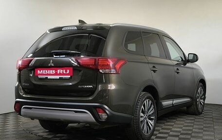 Mitsubishi Outlander III рестайлинг 3, 2019 год, 2 690 000 рублей, 4 фотография