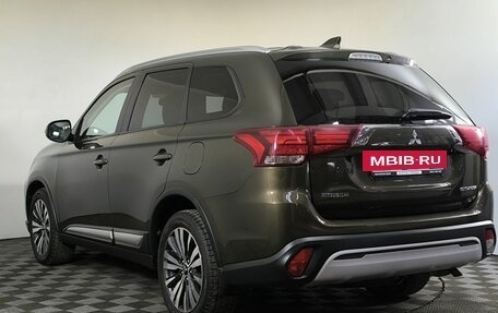 Mitsubishi Outlander III рестайлинг 3, 2019 год, 2 690 000 рублей, 6 фотография