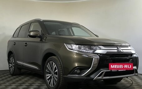 Mitsubishi Outlander III рестайлинг 3, 2019 год, 2 690 000 рублей, 3 фотография