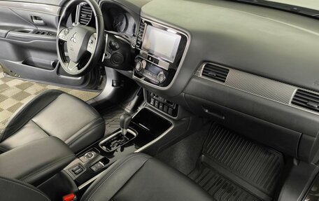 Mitsubishi Outlander III рестайлинг 3, 2019 год, 2 690 000 рублей, 12 фотография