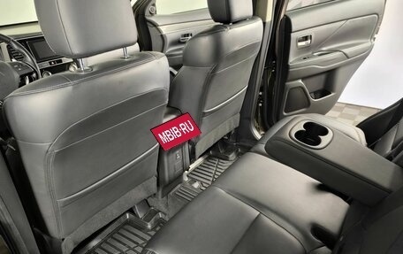 Mitsubishi Outlander III рестайлинг 3, 2019 год, 2 690 000 рублей, 10 фотография