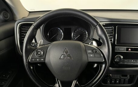 Mitsubishi Outlander III рестайлинг 3, 2019 год, 2 690 000 рублей, 17 фотография