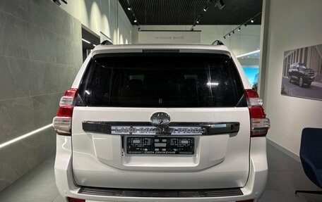 Toyota Land Cruiser Prado 150 рестайлинг 2, 2016 год, 2 900 000 рублей, 6 фотография