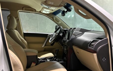 Toyota Land Cruiser Prado 150 рестайлинг 2, 2016 год, 2 900 000 рублей, 9 фотография