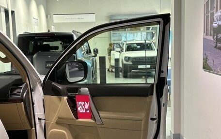 Toyota Land Cruiser Prado 150 рестайлинг 2, 2016 год, 2 900 000 рублей, 8 фотография