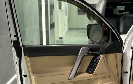 Toyota Land Cruiser Prado 150 рестайлинг 2, 2016 год, 2 900 000 рублей, 14 фотография