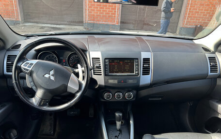 Mitsubishi Outlander III рестайлинг 3, 2010 год, 1 200 000 рублей, 9 фотография