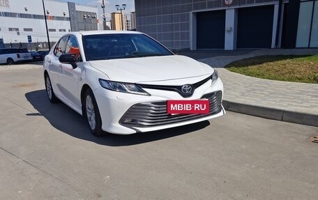 Toyota Camry, 2018 год, 2 300 000 рублей, 1 фотография