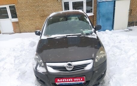 Opel Zafira B, 2014 год, 782 000 рублей, 1 фотография