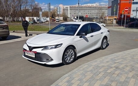 Toyota Camry, 2018 год, 2 300 000 рублей, 3 фотография