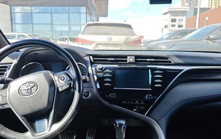 Toyota Camry, 2018 год, 2 300 000 рублей, 12 фотография