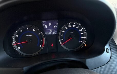 Hyundai Solaris II рестайлинг, 2012 год, 670 000 рублей, 11 фотография