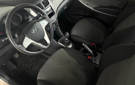 Hyundai Solaris II рестайлинг, 2011 год, 850 000 рублей, 12 фотография