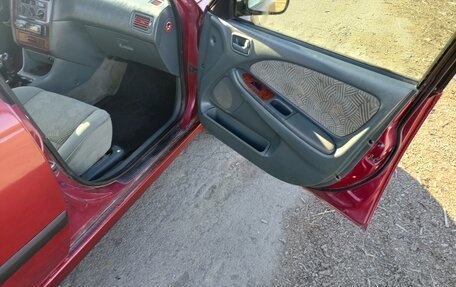 Toyota Avensis III рестайлинг, 1998 год, 240 000 рублей, 13 фотография