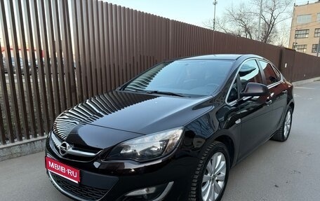 Opel Astra J, 2013 год, 950 000 рублей, 1 фотография