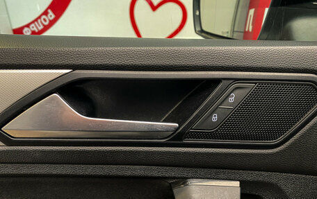 Volkswagen Tiguan II, 2019 год, 2 600 000 рублей, 16 фотография