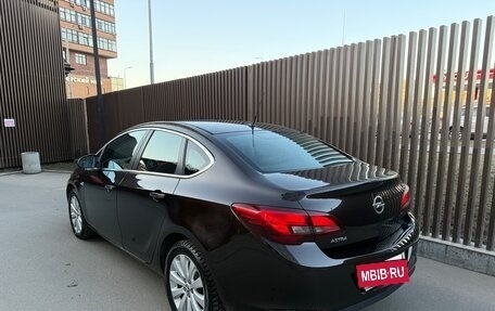 Opel Astra J, 2013 год, 950 000 рублей, 2 фотография