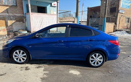 Hyundai Solaris II рестайлинг, 2011 год, 990 000 рублей, 4 фотография