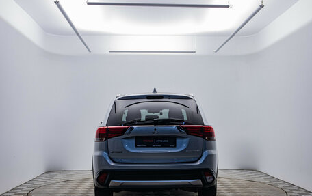 Mitsubishi Outlander III рестайлинг 3, 2017 год, 2 070 000 рублей, 6 фотография