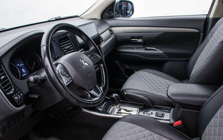 Mitsubishi Outlander III рестайлинг 3, 2017 год, 2 070 000 рублей, 10 фотография