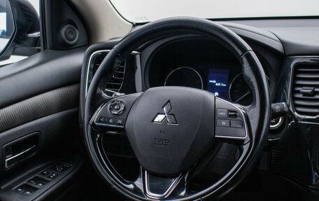 Mitsubishi Outlander III рестайлинг 3, 2017 год, 2 070 000 рублей, 15 фотография