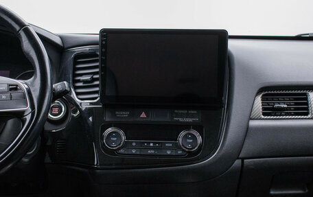 Mitsubishi Outlander III рестайлинг 3, 2017 год, 2 070 000 рублей, 14 фотография