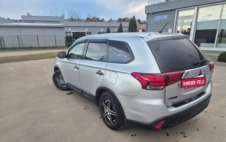 Mitsubishi Outlander III рестайлинг 3, 2015 год, 1 550 000 рублей, 6 фотография