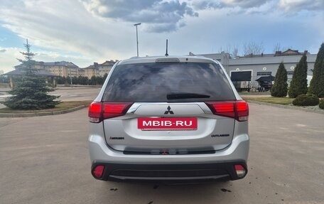 Mitsubishi Outlander III рестайлинг 3, 2015 год, 1 550 000 рублей, 8 фотография