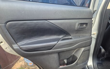 Mitsubishi Outlander III рестайлинг 3, 2015 год, 1 550 000 рублей, 13 фотография