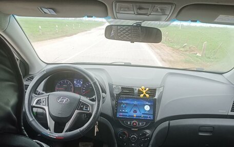 Hyundai Solaris II рестайлинг, 2015 год, 650 000 рублей, 2 фотография