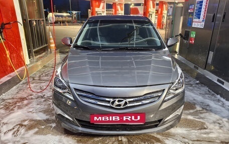 Hyundai Solaris II рестайлинг, 2015 год, 900 000 рублей, 2 фотография