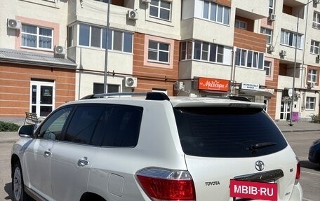 Toyota Highlander III, 2011 год, 2 100 000 рублей, 4 фотография