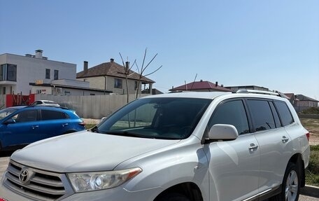 Toyota Highlander III, 2011 год, 2 100 000 рублей, 2 фотография