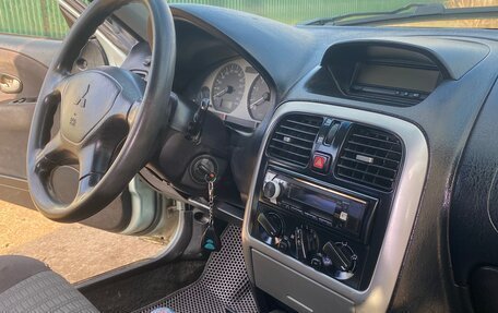 Mitsubishi Carisma I, 2003 год, 255 000 рублей, 11 фотография