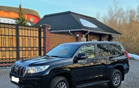 Toyota Land Cruiser Prado 150 рестайлинг 2, 2021 год, 5 449 000 рублей, 3 фотография