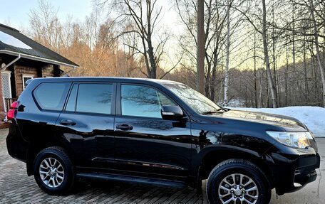 Toyota Land Cruiser Prado 150 рестайлинг 2, 2021 год, 5 449 000 рублей, 6 фотография