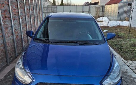 Hyundai Solaris II рестайлинг, 2011 год, 800 000 рублей, 8 фотография