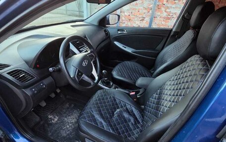 Hyundai Solaris II рестайлинг, 2011 год, 800 000 рублей, 10 фотография