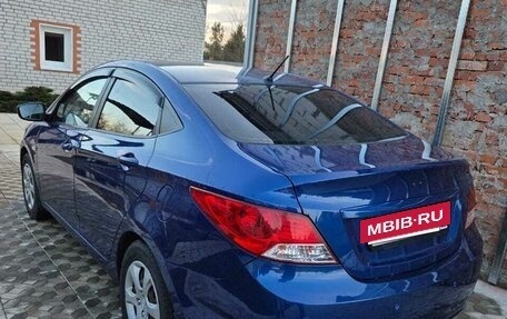 Hyundai Solaris II рестайлинг, 2011 год, 800 000 рублей, 11 фотография