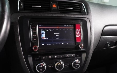 Volkswagen Jetta VI, 2012 год, 999 000 рублей, 13 фотография