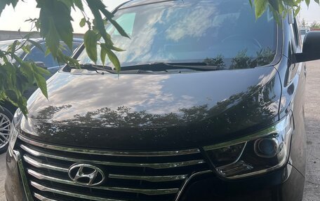 Hyundai Grand Starex Grand Starex I рестайлинг 2, 2019 год, 3 500 000 рублей, 1 фотография