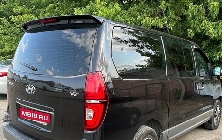 Hyundai Grand Starex Grand Starex I рестайлинг 2, 2019 год, 3 500 000 рублей, 4 фотография