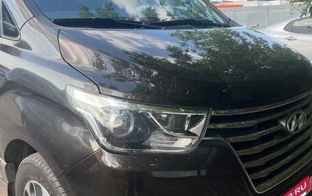 Hyundai Grand Starex Grand Starex I рестайлинг 2, 2019 год, 3 500 000 рублей, 2 фотография