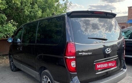 Hyundai Grand Starex Grand Starex I рестайлинг 2, 2019 год, 3 500 000 рублей, 3 фотография