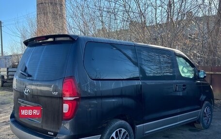 Hyundai Grand Starex Grand Starex I рестайлинг 2, 2019 год, 3 500 000 рублей, 8 фотография