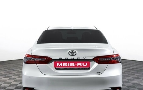 Toyota Camry, 2020 год, 3 340 000 рублей, 6 фотография