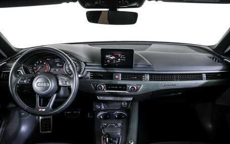 Audi A4, 2019 год, 3 200 000 рублей, 13 фотография